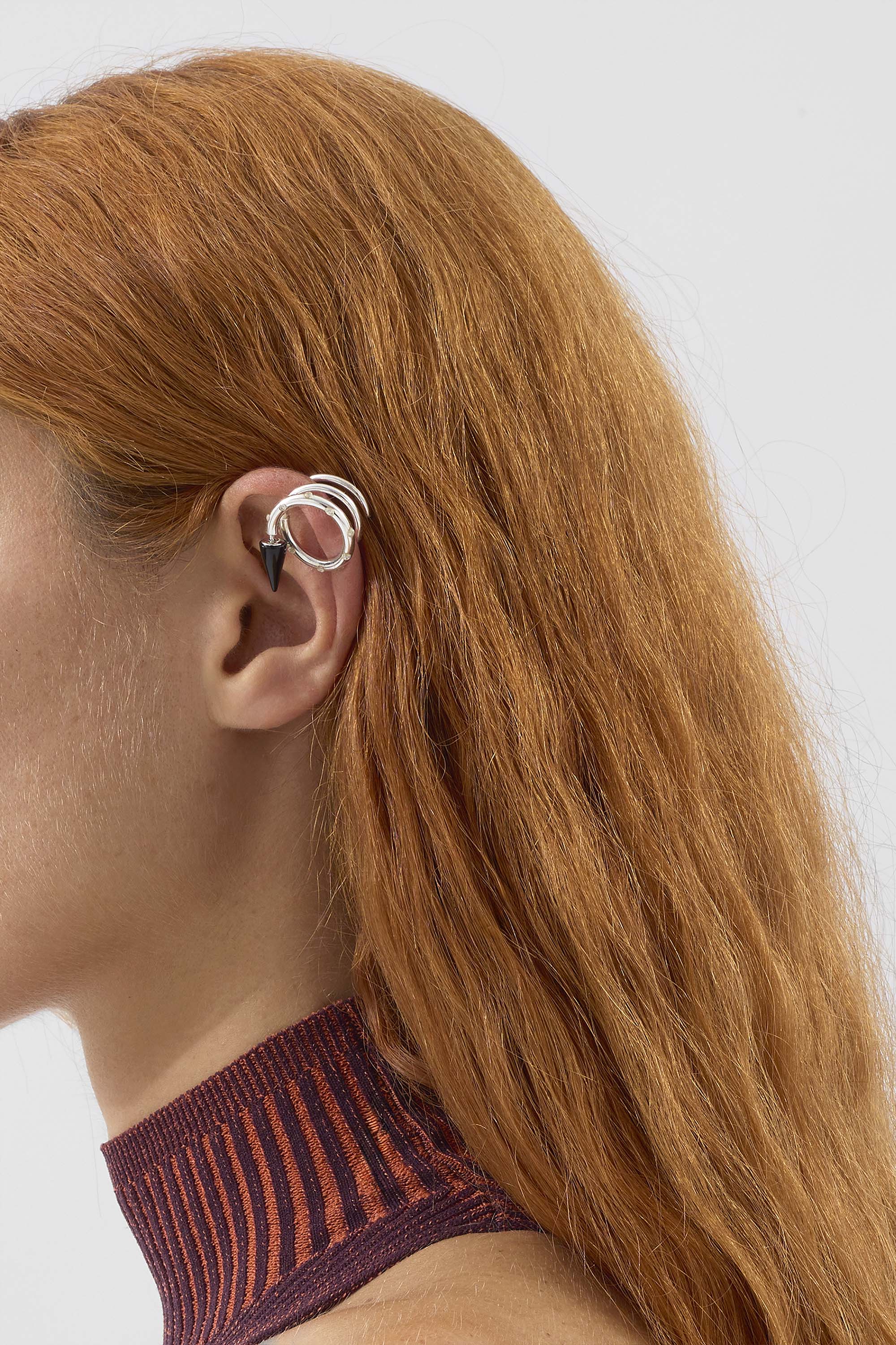 MEDIUM SPIRAL EAR-RING W/ STONES / silver / black - Image 7