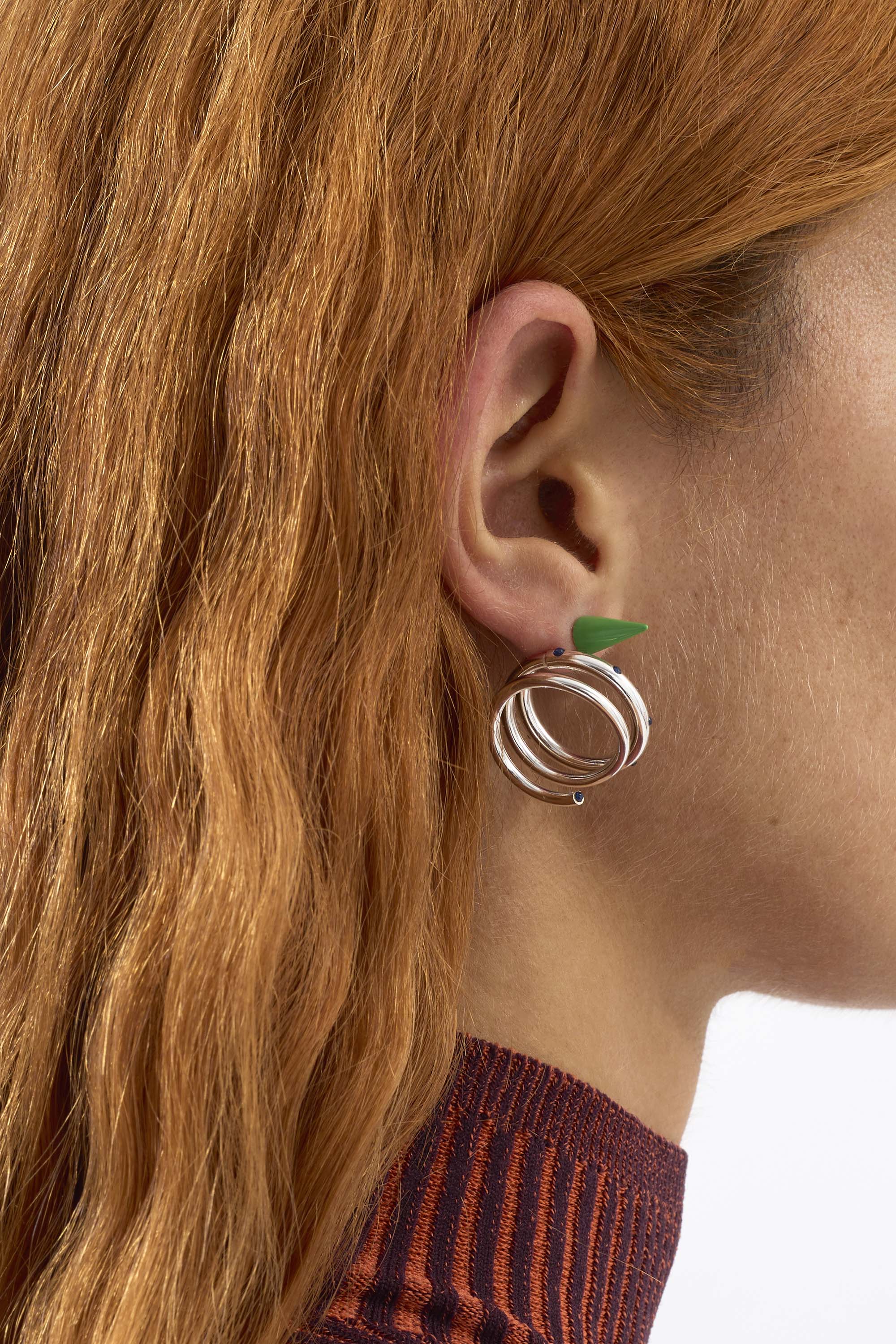 MEDIUM SPIRAL EAR-RING W/ STONES / silver / green & blue - Image 3