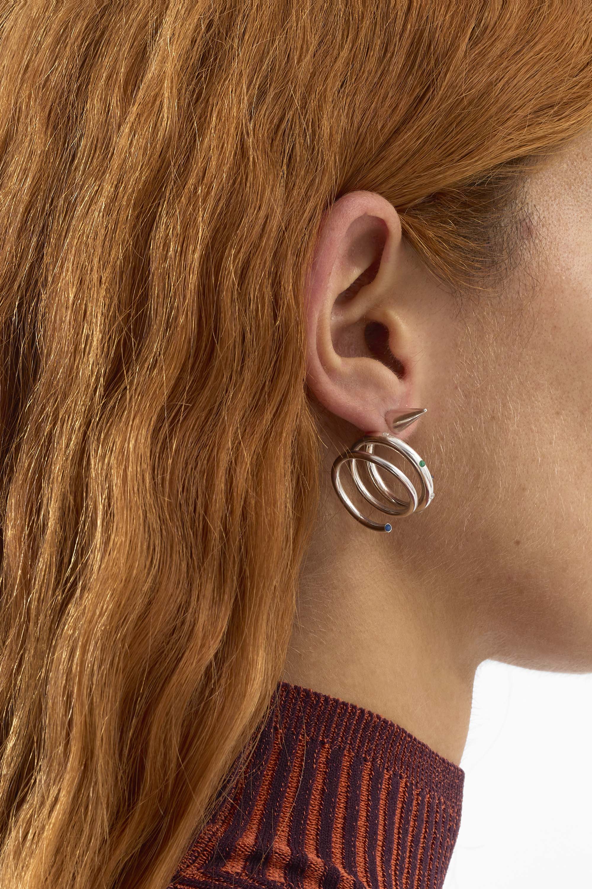 MEDIUM SPIRAL EAR-RING W/ STONES / silver / multicolor - Image 3