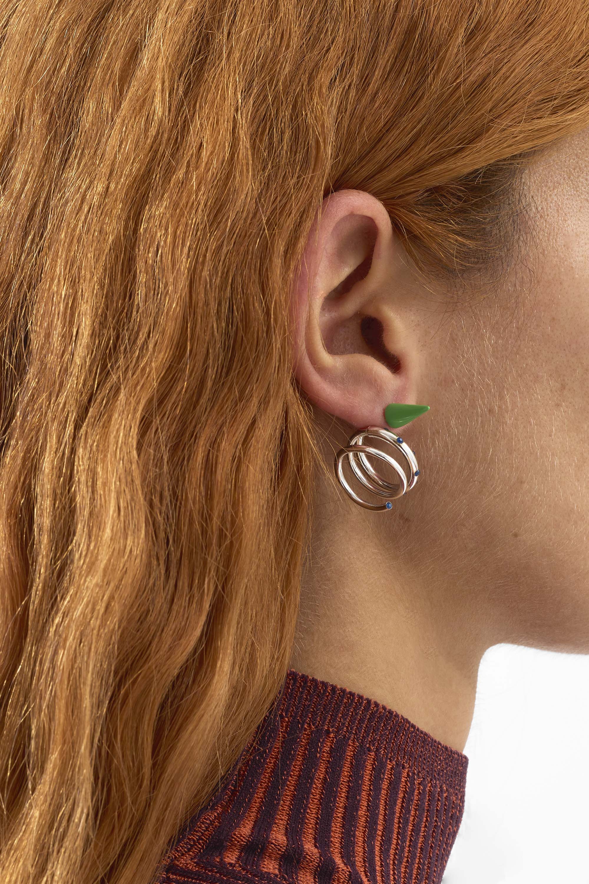 SMALL SPIRAL EAR-RING W/ STONES / silver / green & blue - Image 3