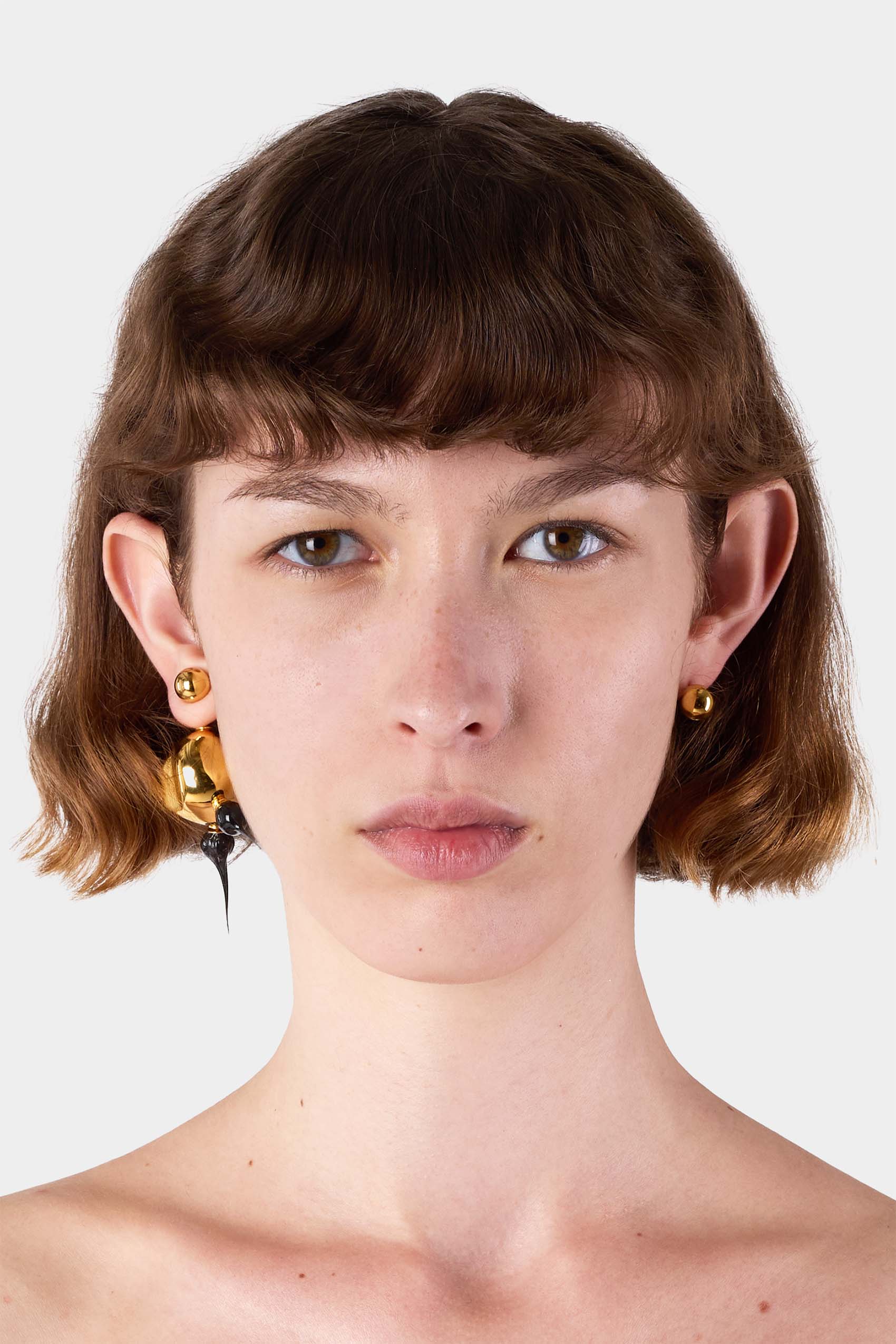 SPIKE RUBBERIZED ROUND EARRINGS / gold / black - Image 4